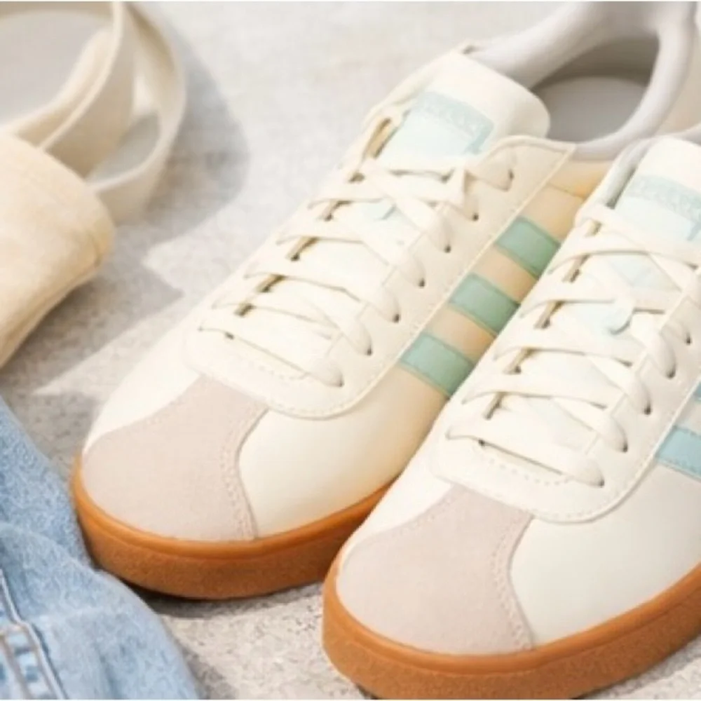 Adidas VL Court Base Sneakers Women’s Size 9 Cream Mint Gum Sole NIB